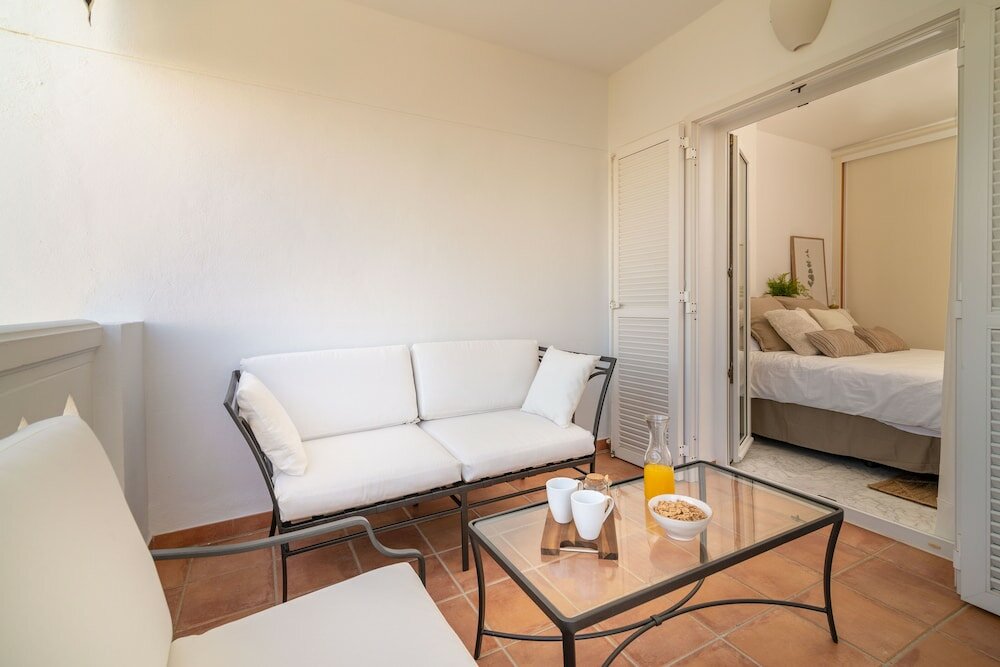 Фото Whispering Palms Apartment