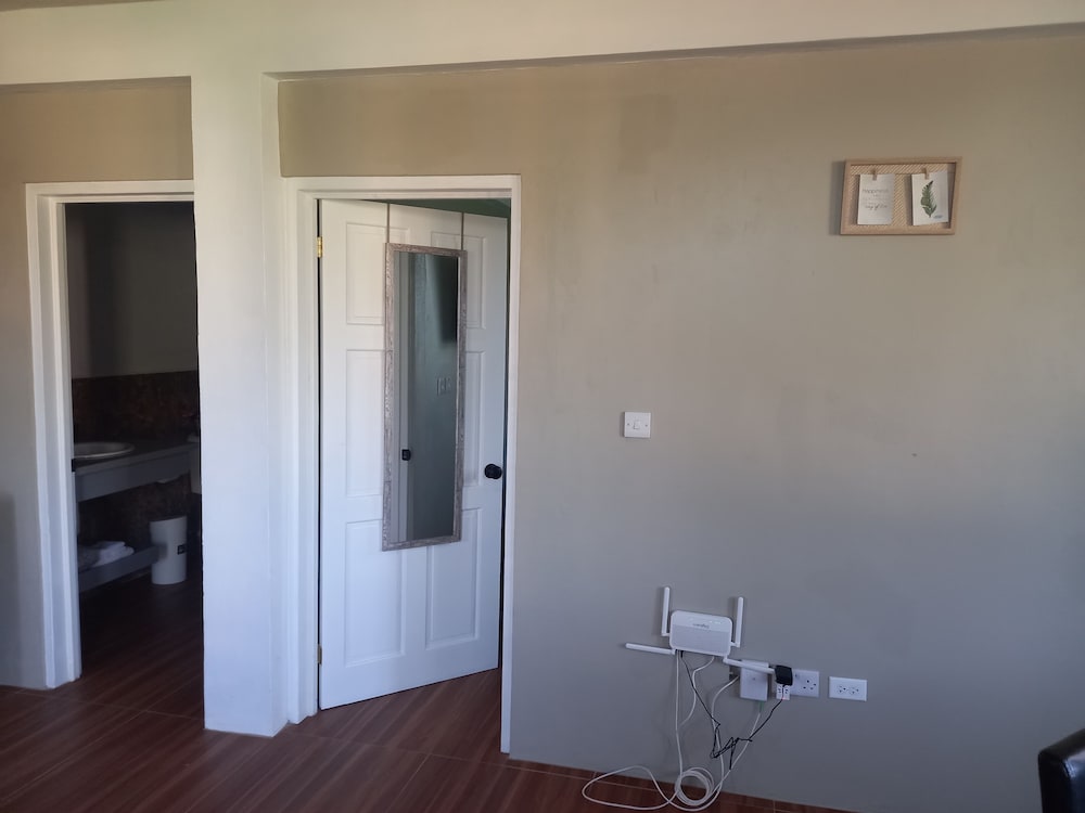 Фото MJay's Place