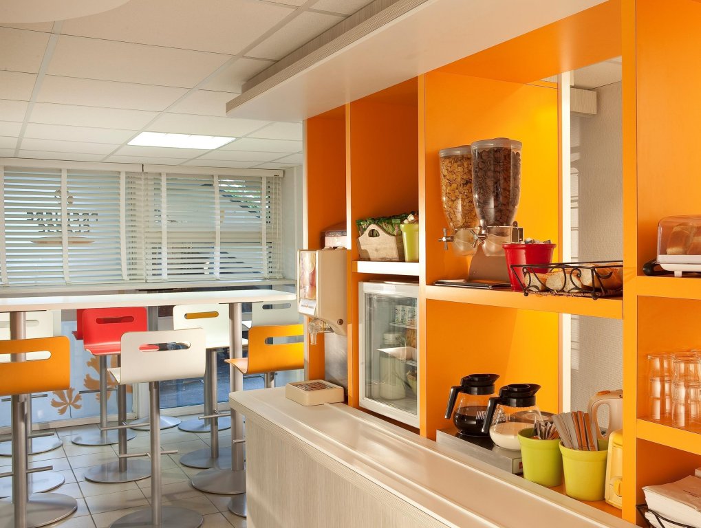 Фото Première Classe Versailles Saint Cyr L'ecole