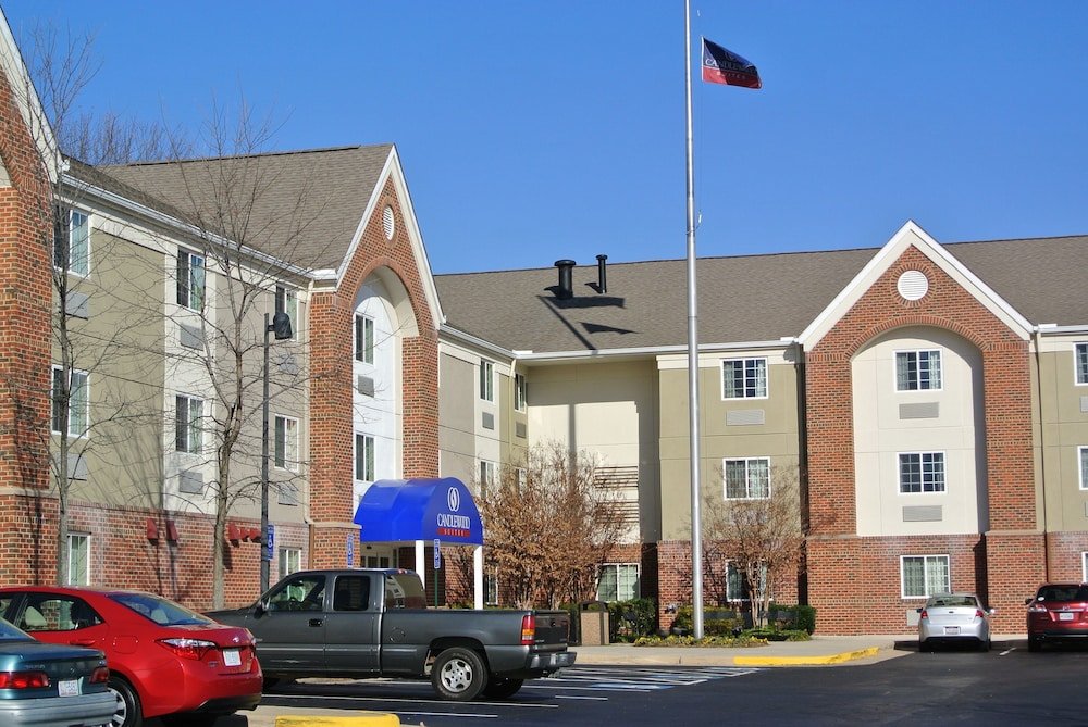 Фото Candlewood Suites Washington-Fairfax, an Ihg Hotel