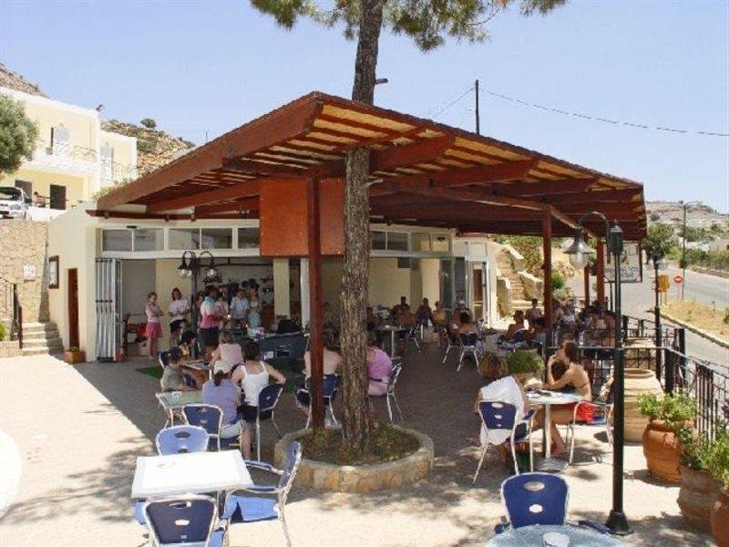 Фото Coliseum Studios & Apartments