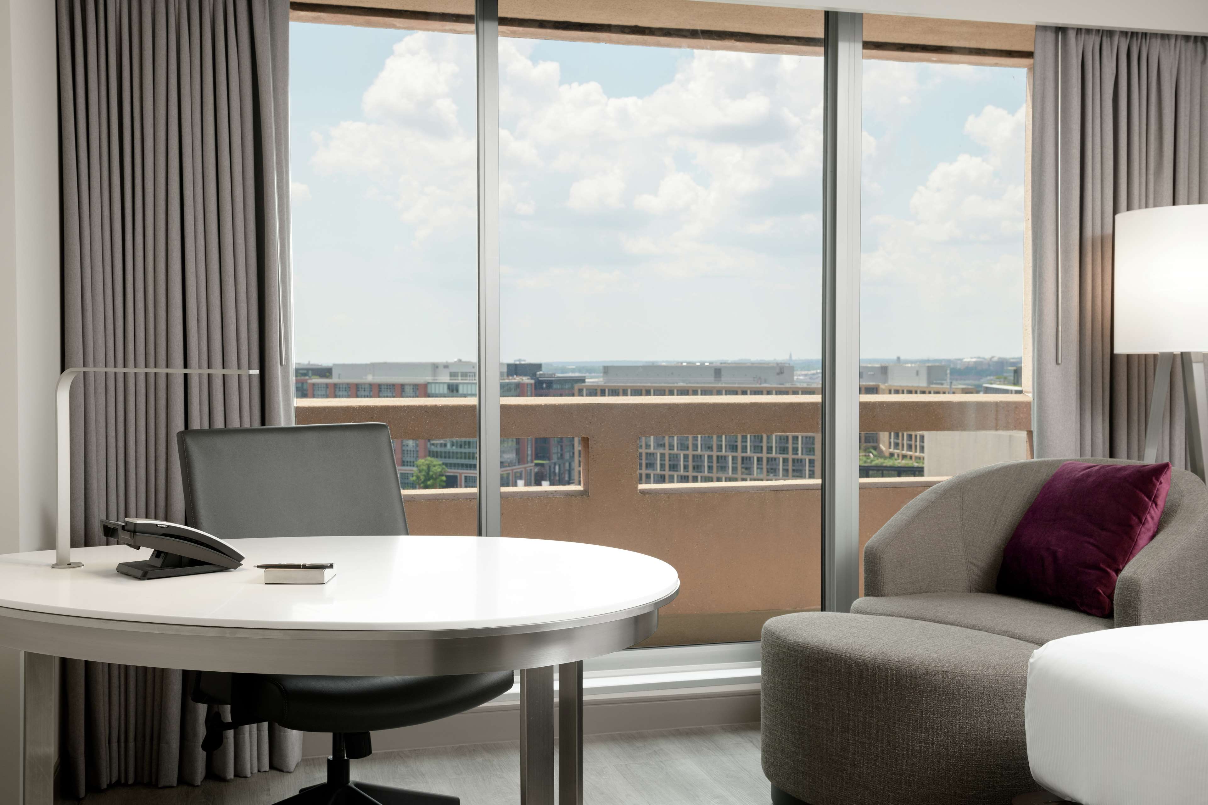 Фото Hilton Washington DC National Mall The Wharf