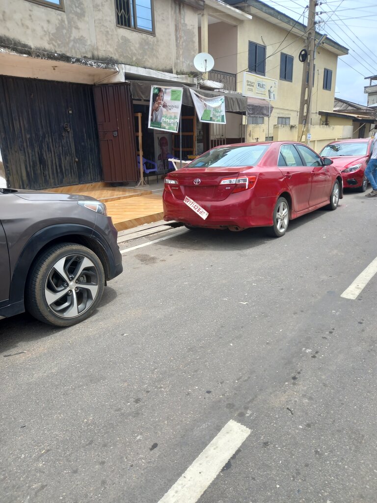 Hairdresser Efahs, Accra, photo