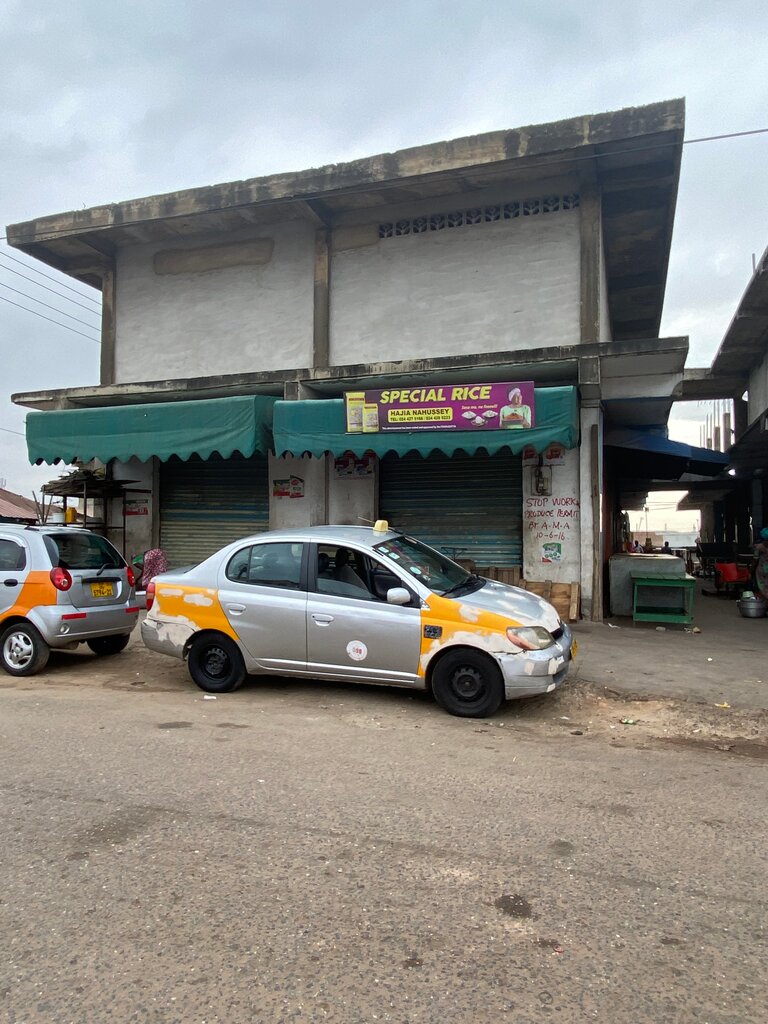 Grocery Hajia Nahussey, Accra, photo