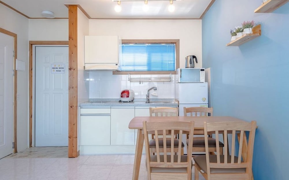 Фото Yeosu Maison Blanche Pension