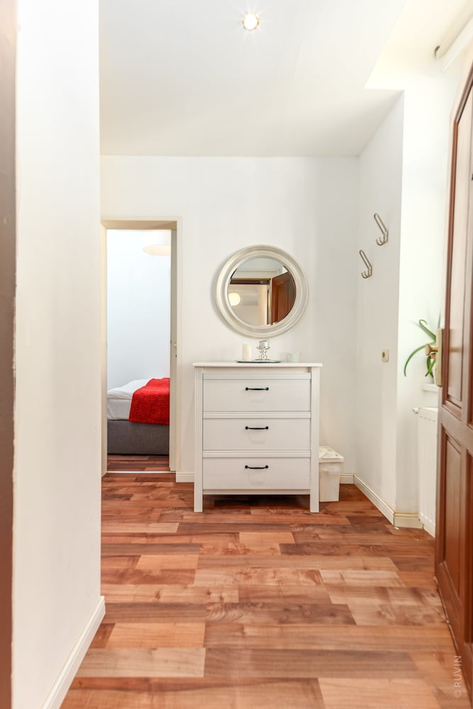 Фото Luxurious and Bright, 5 min walk to city center