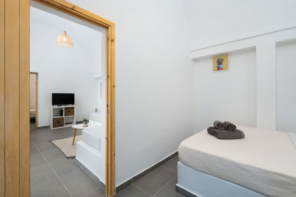 Фото Villa Tholos with Private Jacuzzi