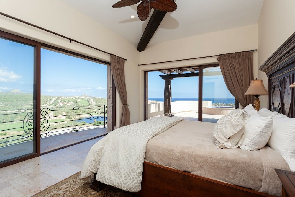 Фото Villa Delmar Exquisite Villa w Views