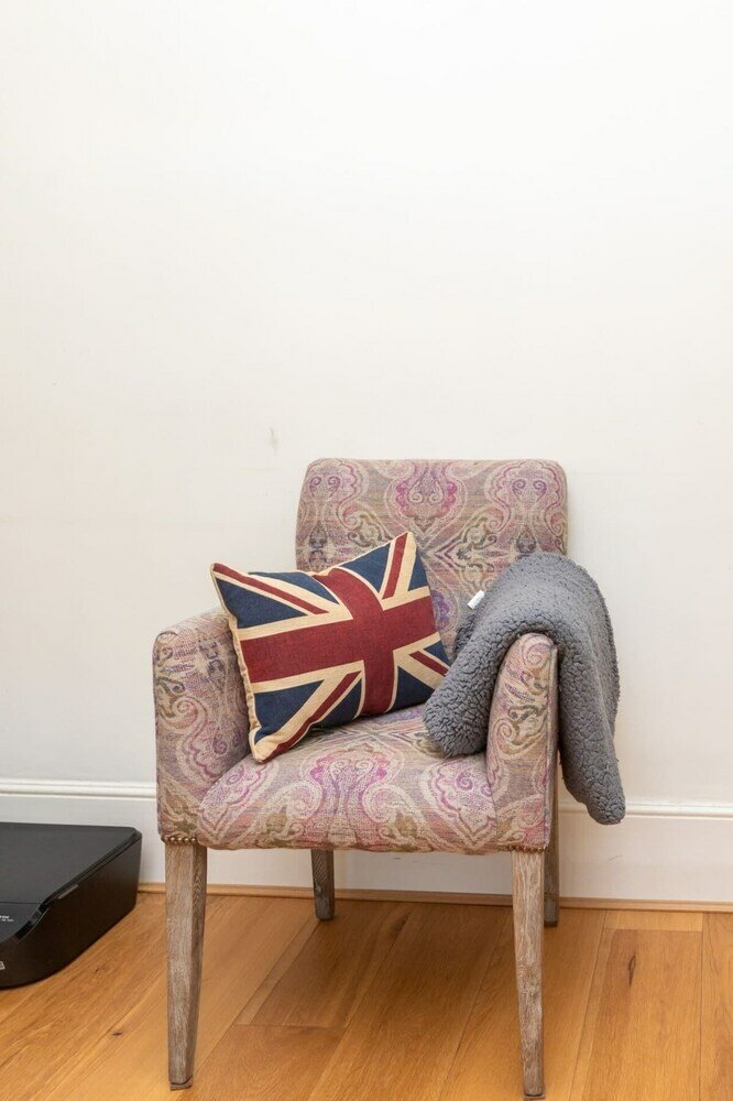 Фото Modern & Beautifully-lit 1 Bedroom Flat, Sheperd's Bush!