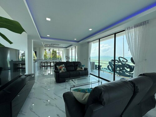 Гостиница Stunning Beachfront View Luxurious Apt 2 в Паттайе