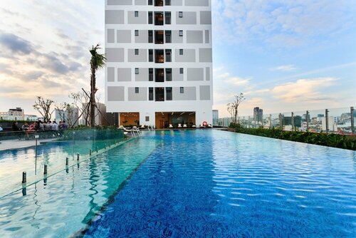 Infinity Pool Signature  Saigon Rivergate