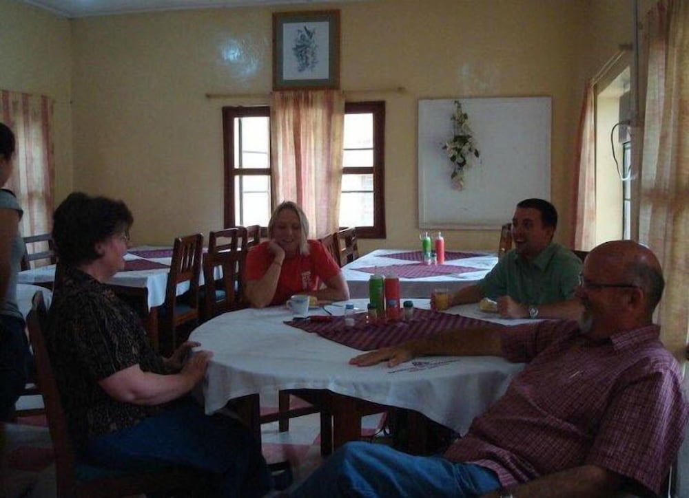 Фото Rwenzori International Hotel