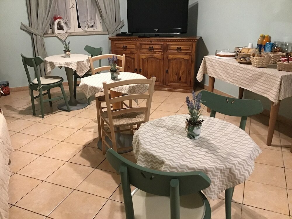 Фото Achirina Bed and Breakfast