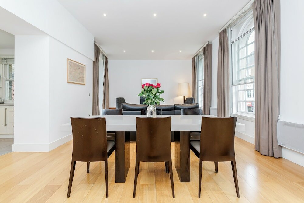 Фото Stylish 3 Bed 3 bath in Kens High St