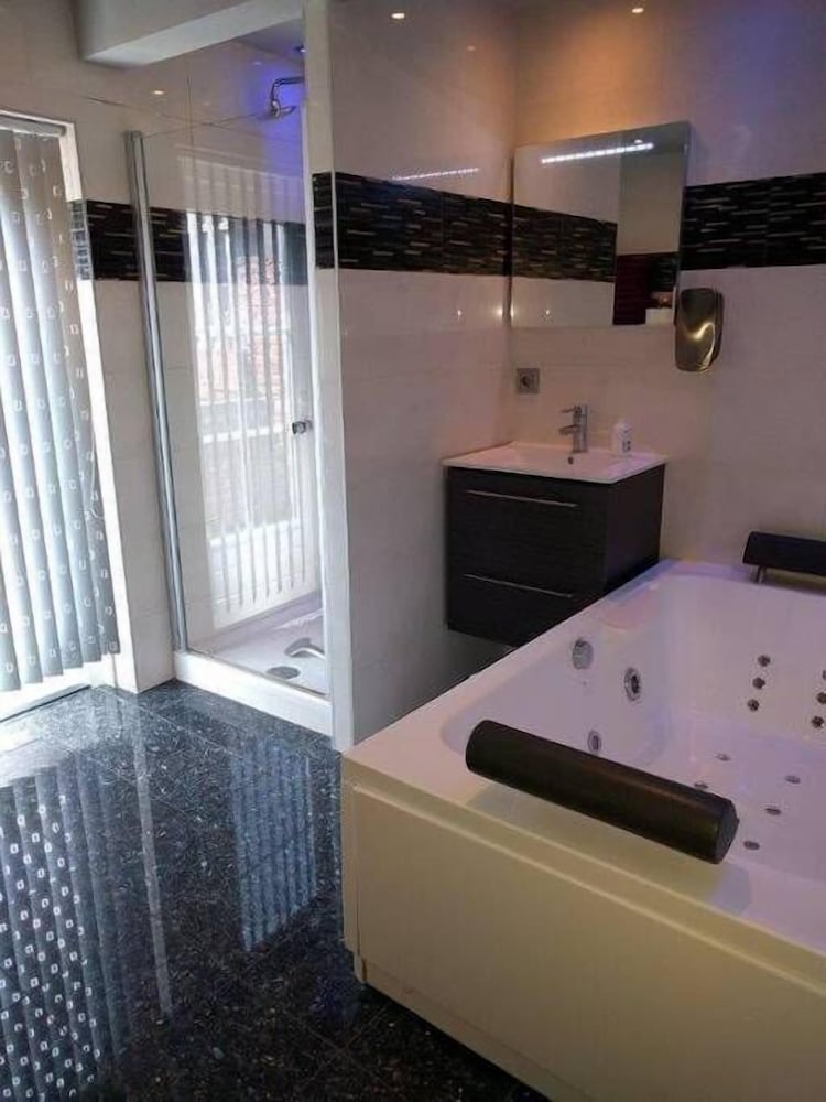 Фото Luxe Apartment - Near Town Hall