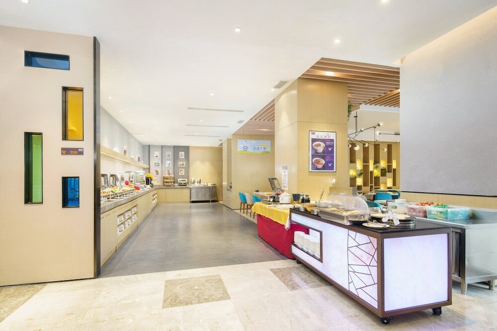 Фото Holiday Inn Express Shenyang Tawan, an Ihg Hotel