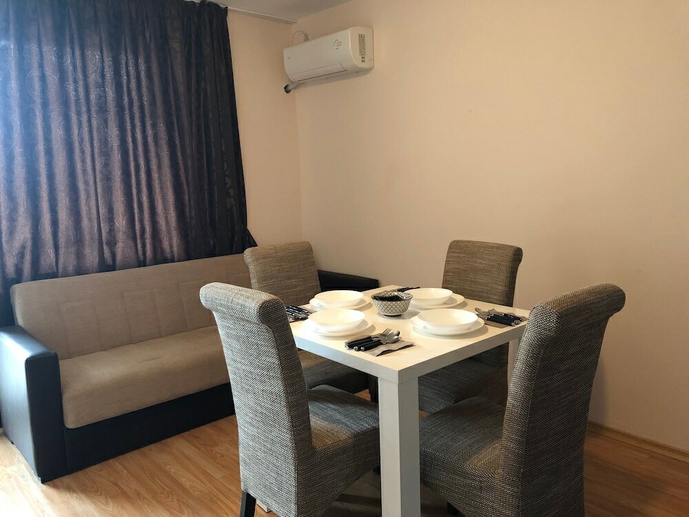 Фото Palace Deluxe Hotel