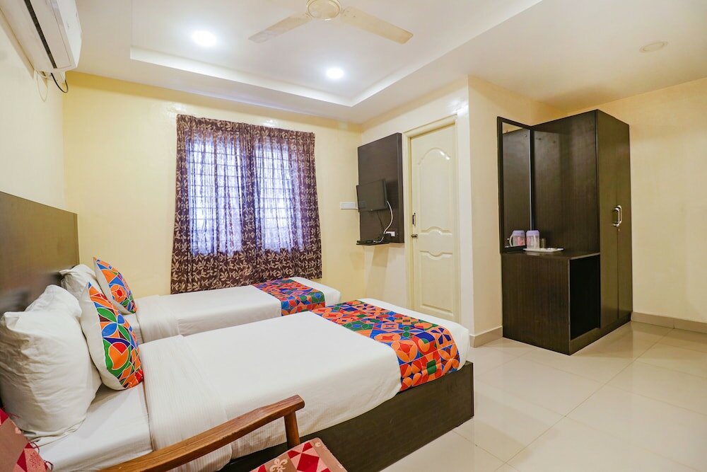 Фото Fabhotel Champion Residency