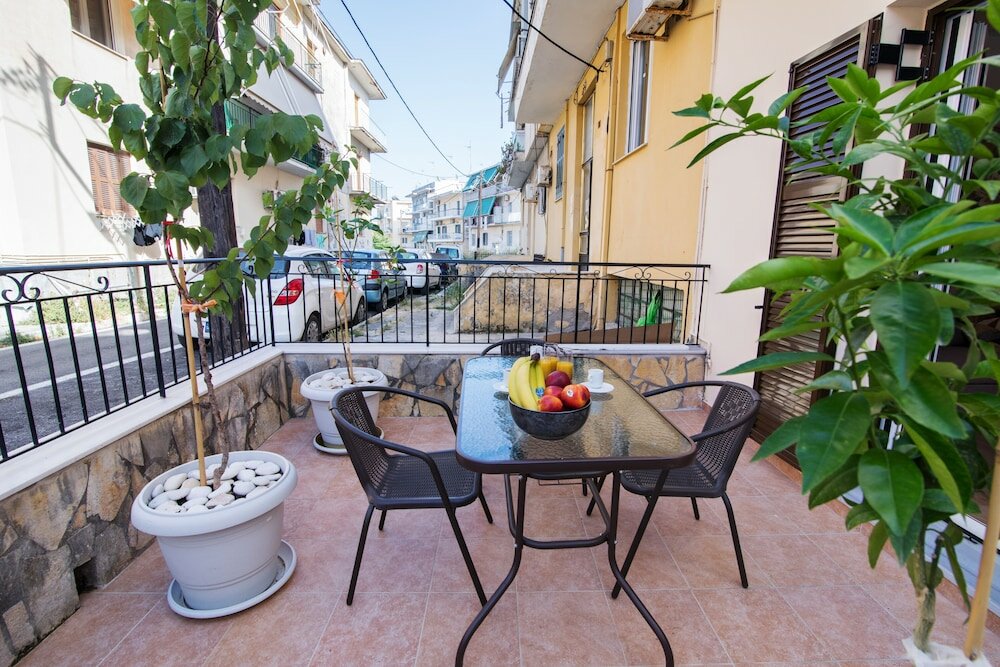 Фото Down Town Apartment by Corfuescapes