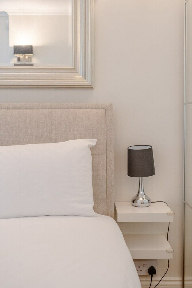 Фото Gorgeous 2bd Flat With Patio - South Kensington!