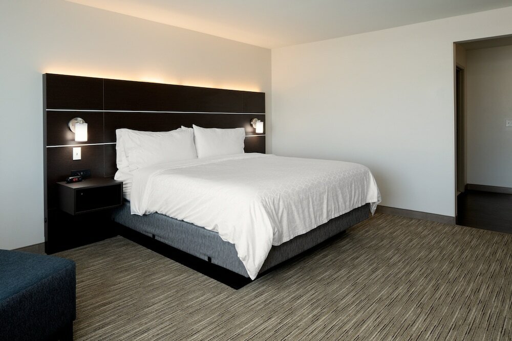 Фото Holiday Inn Express & Suites Bullhead City, an Ihg Hotel