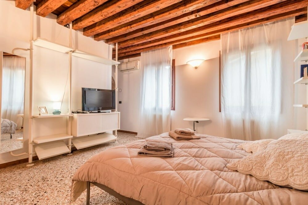 Фото LionHost Ruga Giuffa 4834