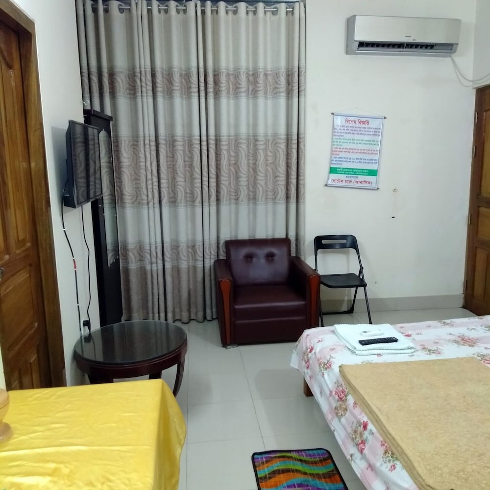 Фото Hotel Charu