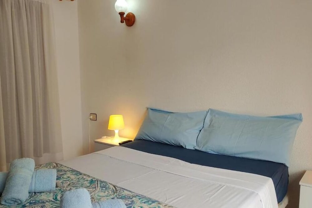 Фото Pool View Los Cristianos by HelloApartments