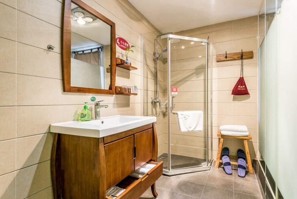 Фото Chengdu Wenjun courtyard Hotel