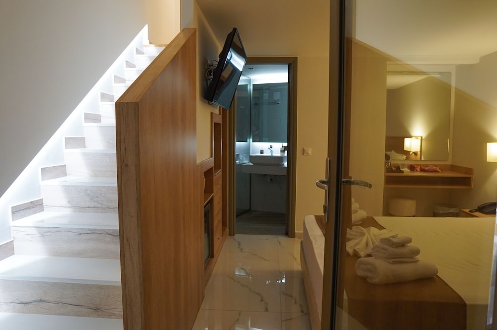 Фото Marvel Deluxe Rooms