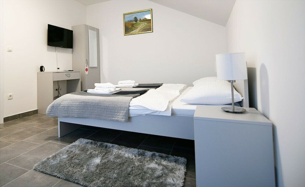 Фото Filipovic rent a car & apartments