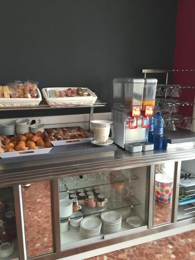 Фото Hostal Comercio