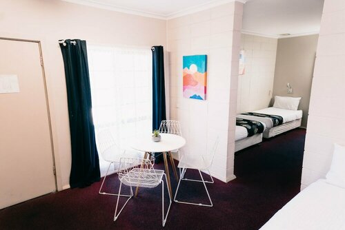 Гостиница Motel Poinsettia в Порт-Огасте