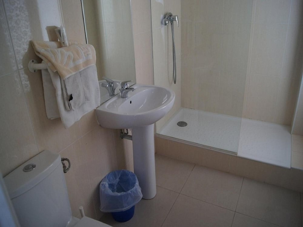 Фото Hôtel Moderne