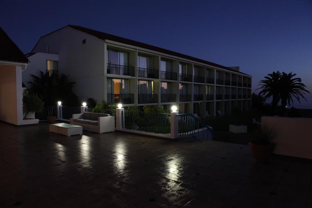 Фото Wilderness Beach Hotel