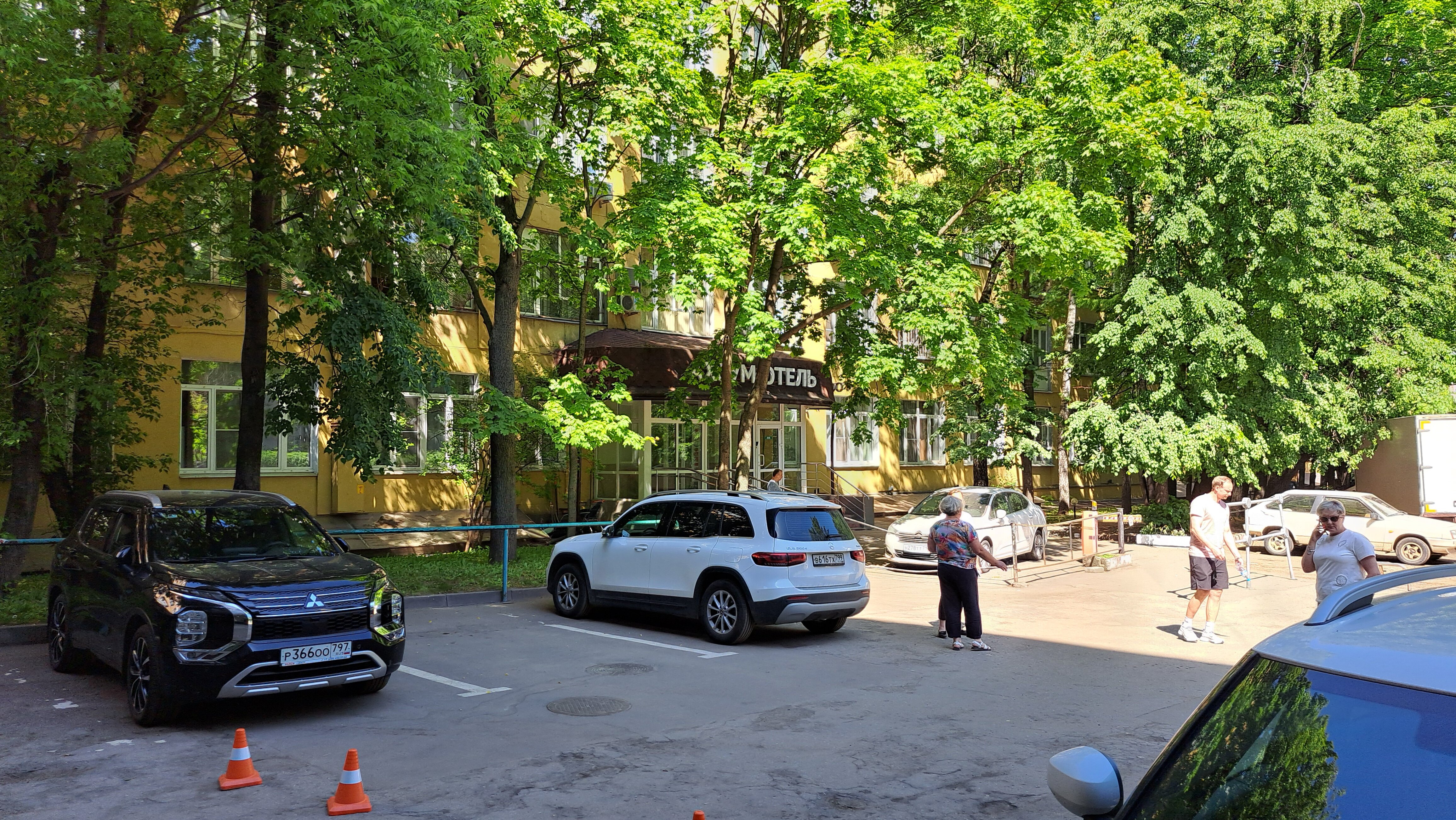 Фото Ахоум отель на Окружной