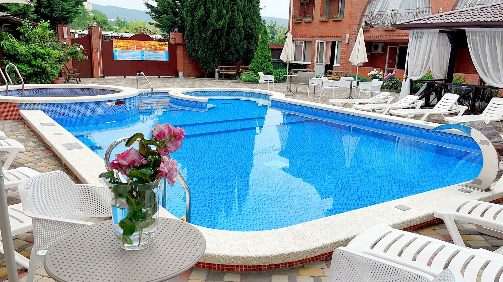 Фото отеля 1