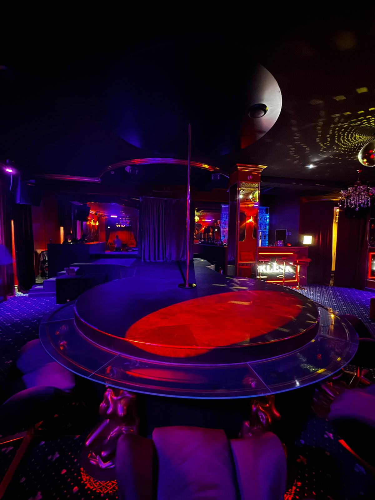 Гипноздағы қызы және оның анасы (Пуно 1 маусым)