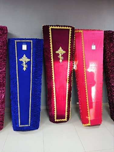 Doggy uslubida yalang eshakli ayollar