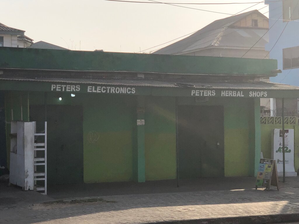 Electronics store Peters Electronics, Accra, photo
