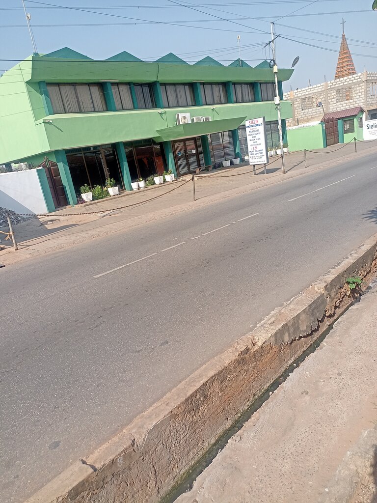 Car dealership Stelin, Accra, photo
