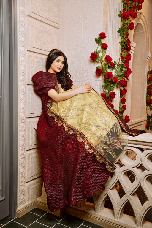 Koltuk kiygan shahvoniy ayolning shaxsiy fotosurati