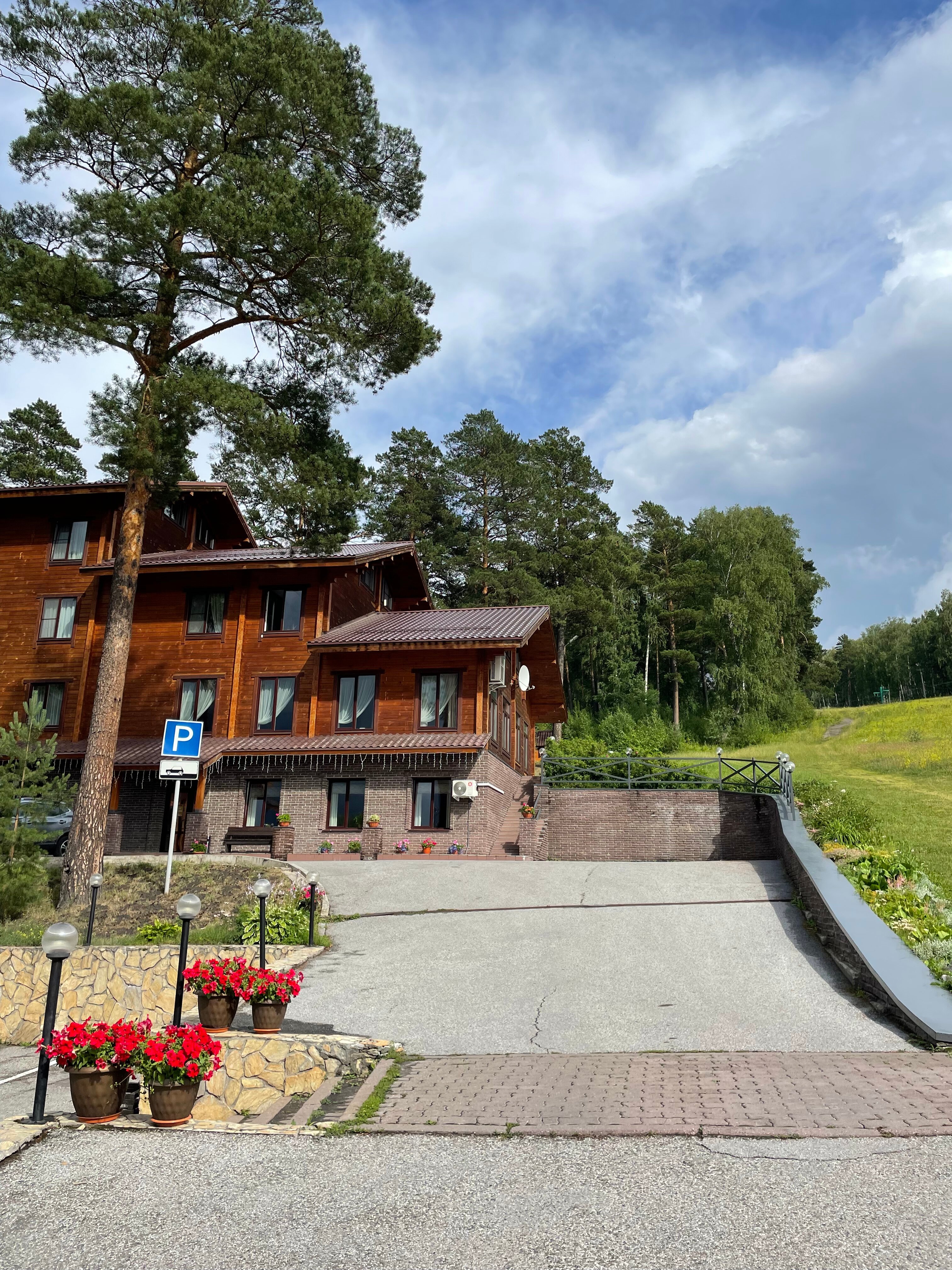 Фото отеля 1