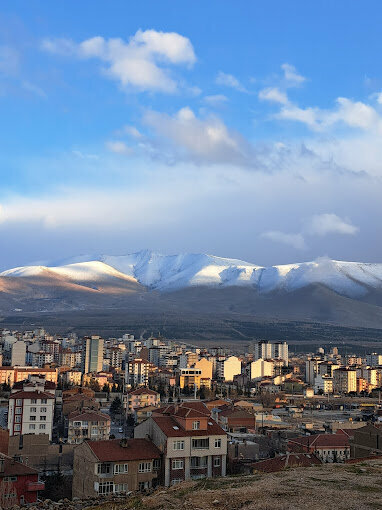 Landmark, attraction Niğde Kalesi, Nigde, photo