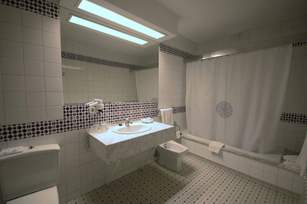 Фото Hotel Zentral Mayoral