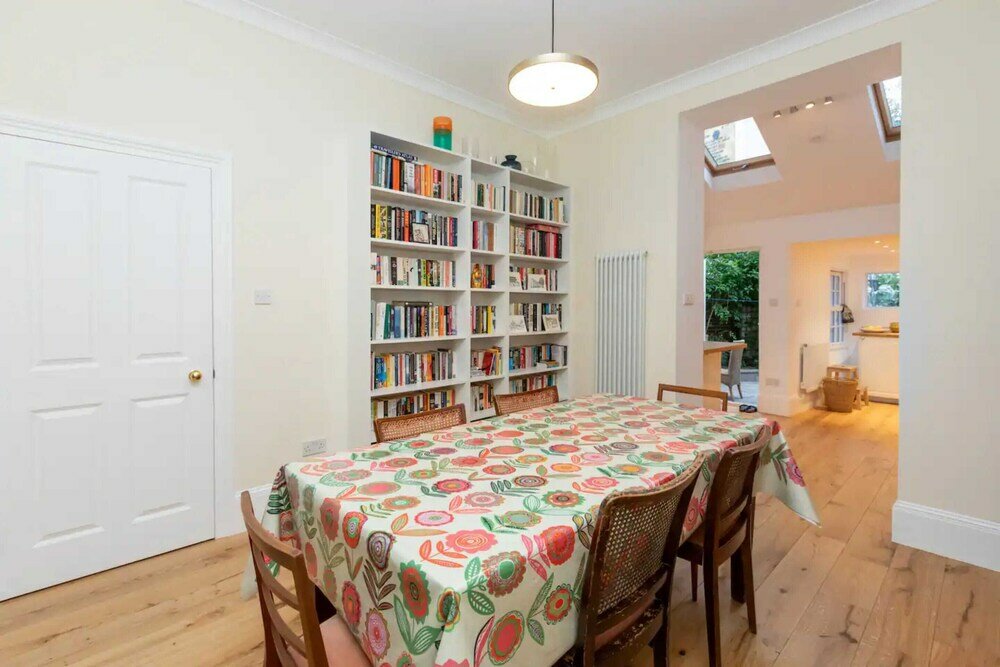 Фото Spacious and Vibrant 3bd House - Kentish Town