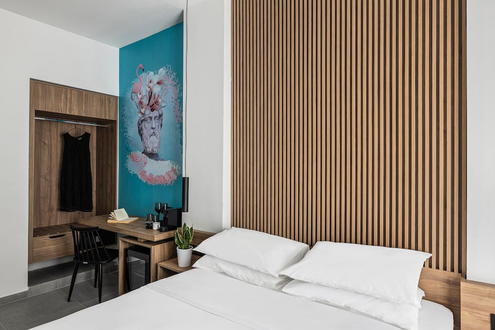 Фото The Q Hotel