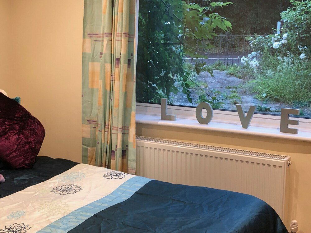 Фото Whole House Cottage with huge Garden