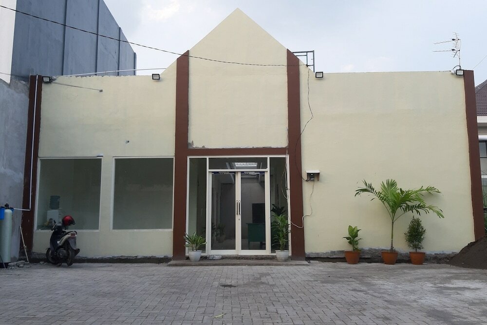 Фото Oyo 90299 Corner Guest House