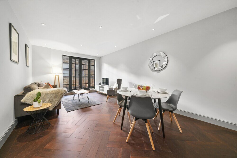 Фото Executive Apartments in the Heart of London, Free WiFi by City Stay London